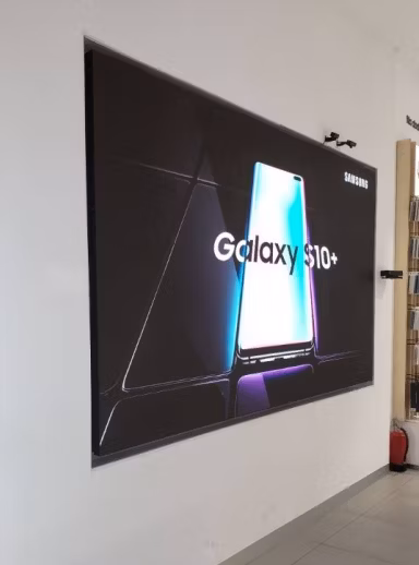 小さなピクセルピッチ 0.9mm 1.25mm 1.5mm 1.8mm 小さくて細かいピクセルピッチ フルフロントサービスを備えた超軽量 LED ディスプレイ